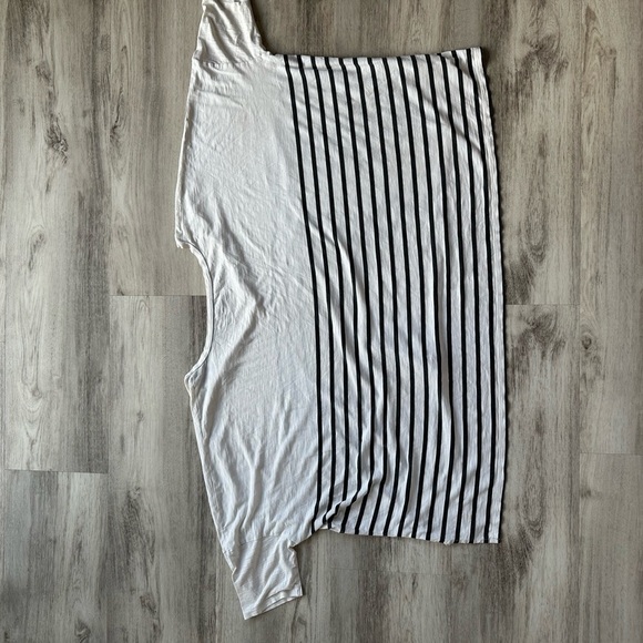 Express Black and White Oversized Boxy T-Shirt - Picture 6 of 6